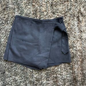 Zara suede skort in black